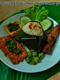Foto resep Nasi Uduk Tahu Tempe Penyet Sambal Ijo