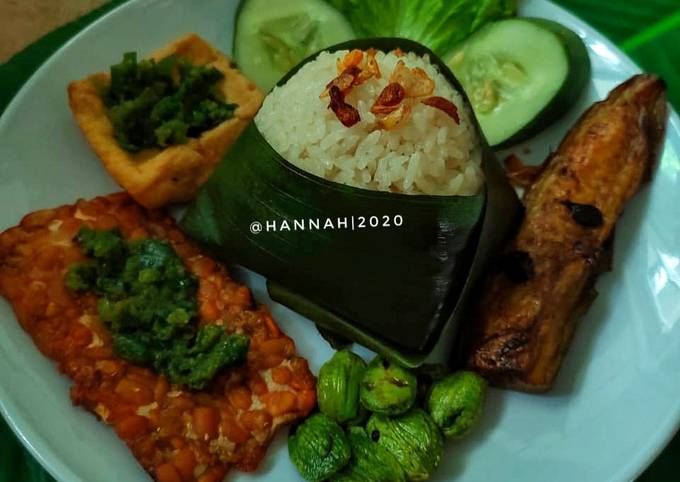 Nasi Uduk Tahu Tempe Penyet Sambal Ijo