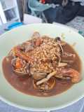 Caldero de arroz con almejas, gambas y calamar
