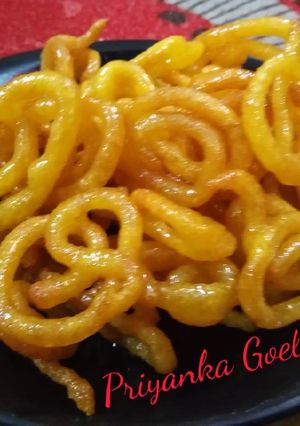 रवा इंस्टेंट जलेबी (Rava Instant Jalebi recipe in hindi) रेसिपी मुख्य फोटो