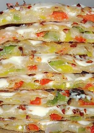 A picture of Pizza paratha.