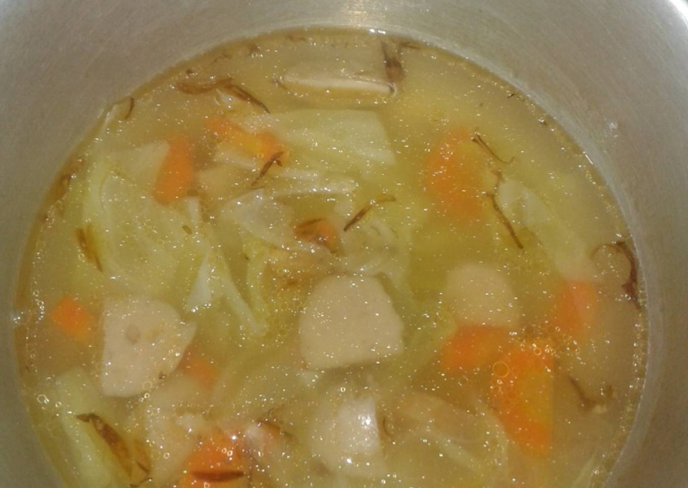 Sop simpel dan praktis dengan bakso sayur