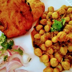 A picture of Chole Bhature.