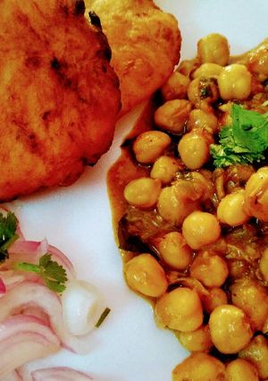 A picture of Chole Bhature.