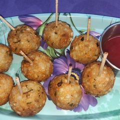 A picture of Sabudana lollipop.