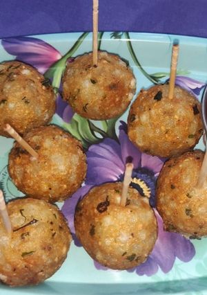 A picture of Sabudana lollipop.