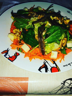 Una foto de Ensalada verde a mi manera con emulsión de aceite y vinagre