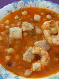 Guiso de garbanzos con mero y langostinos