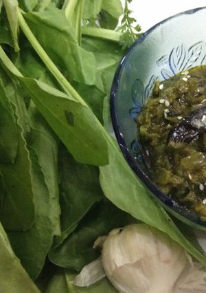 लहसुनी पालक (Lahsuni palak recipe in Hindi) रेसिपी मुख्य फोटो