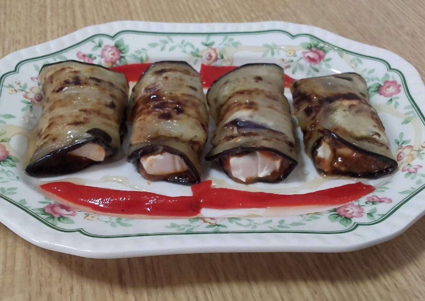 Rollitos de berenjena, almendra y miel