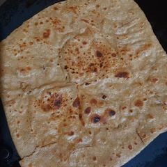 A picture of Khasta karara Paratha.