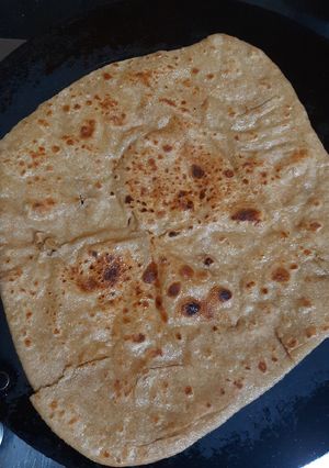 A picture of Khasta karara Paratha.