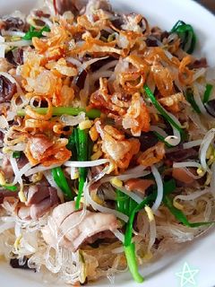 Hình của món Miến xào lòng gà.
