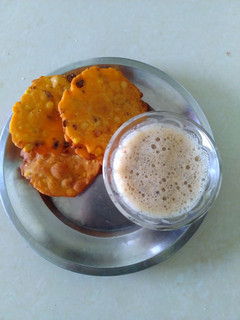அரிசி மாவு தட்டை வடை (Arisi Maavu thattai vadai recipe in tamil) செய்முறை முக்கிய புகைப்படம்
