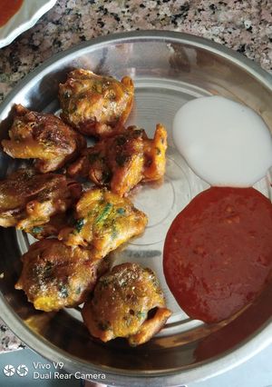A picture of Spinach potato Pakode.
