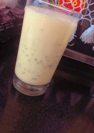 A picture of Mango smoothie with chia seed.