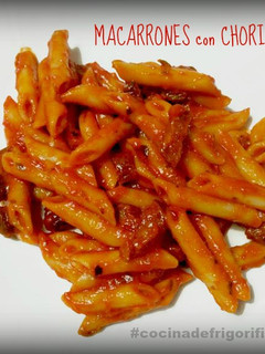Una foto de Macarrones con chorizo y pasas