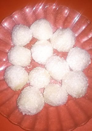 Una foto de Trufas de coco y chocolate blanco