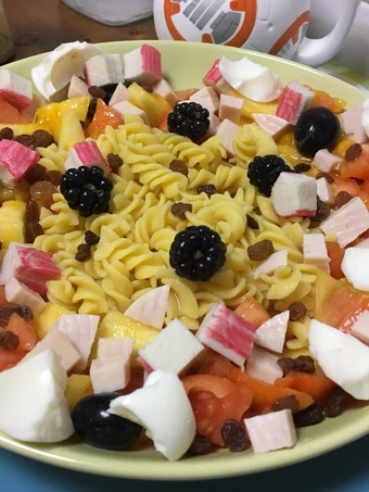 Pasos sencillos para Hacer Ensalada de pasta con mango, tomate y pavo  que Muy delicioso