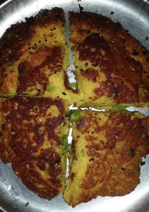 A picture of Handvo (Savoury Cake).