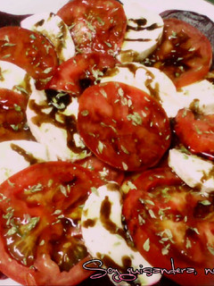 Una foto de Ensalada caprese con remolacha