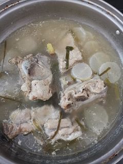 รูปของ ต้มน้ำซุปกระดูกหมู