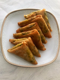 عکسی از دستور سمبوسه سیب زمینی 🥔