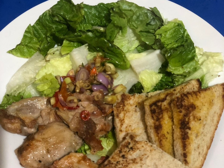 Cara Buat Healthy Diet Food: Grilled Chicken Sambal Matah + Selada Romaine + Roti Gandum Panggang Murah