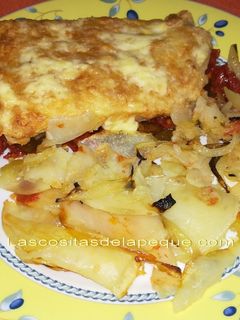 Una foto de Bacalao al horno sobre cama de pimientos del piquillo y patata panadera
