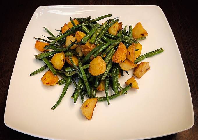 Simple Way to Prepare Super Quick Homemade Roasted Potatoes and Green Beans