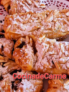 Una foto de Cañas de hojaldre rellenas de turrón de chocolate y mermelada de naranja