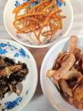 Chips de piel de patata, zanahoria y col