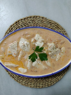 Una foto de Pollo con leche de coco
