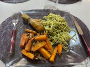 Una foto de pollo al limon con champiñones