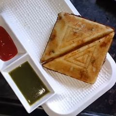 A picture of Suji sandwich.
