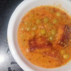 A picture of Matar paneer.