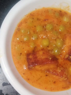A picture of Matar paneer.