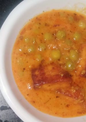 A picture of Matar paneer.