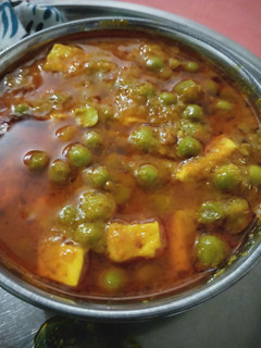 A picture of Matar paneer.
