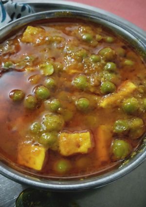 A picture of Matar paneer.