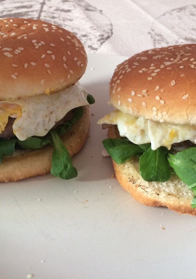 Una foto de Hamburguesa: el secreto de Dalí