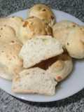 Pancitos saborizados con paleta, queso y cebolla de verdeo