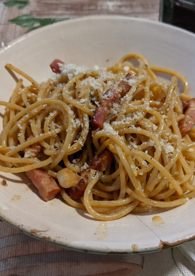 Una foto de Spaghetti alla carbonara, receta tradicional