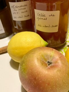 Una foto de Jalea y mermelada de manzanas