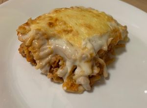 Tepsis bolognai besamel mártással recept fotója