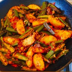 A picture of Okra-Potato-Curry😋.