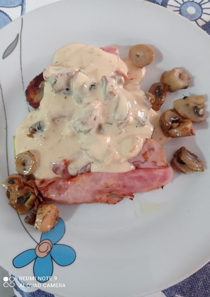 Una foto de Lomo con champiñones en salsa de Camembert