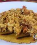 Huevos pericos con arepa