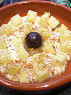 Una foto de Piña con yogurt y crocanti
