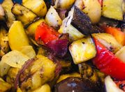 Una foto de ensalada tibia